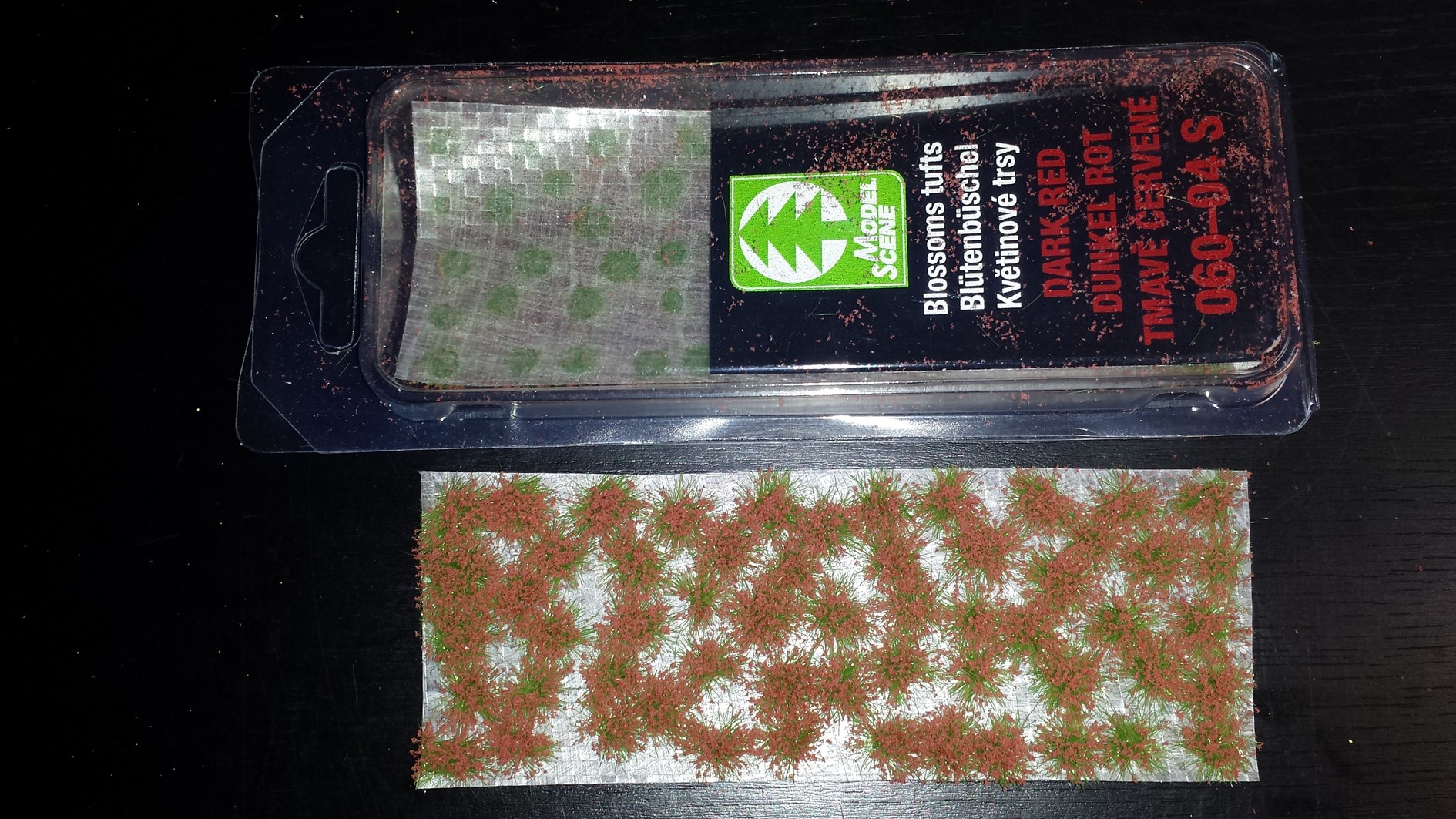 Kv�tinov� trsy tmav� �erven�